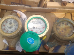 家里的防水水表表盘黑掉了怎么办？